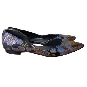 Marc Fisher floral embroidered pointed flats Sunny Silk Blue size 6.5